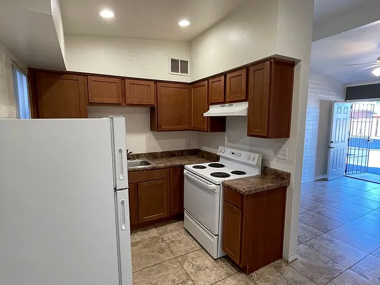 1921 E. Virginia Ave — Photo 12