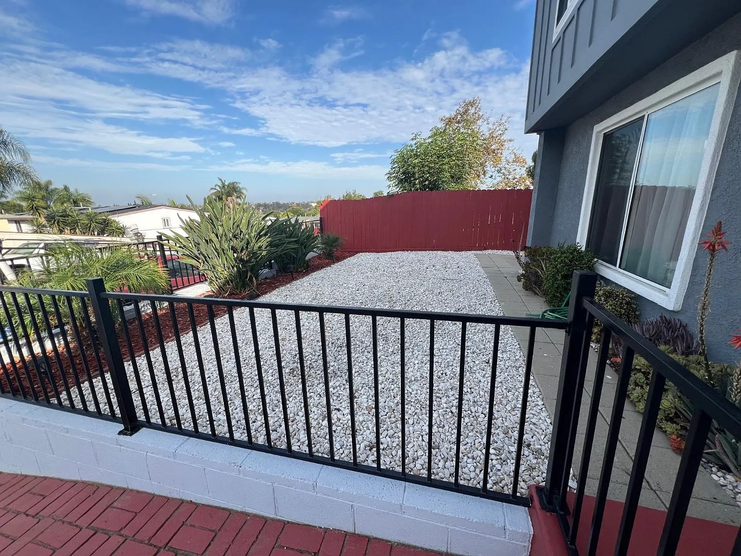 528 Raintree Dr — Photo 2