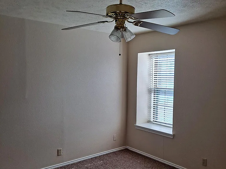 2220 W Hickory St — Photo 1
