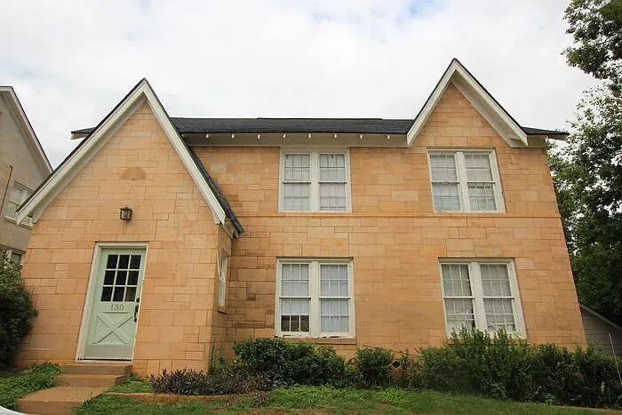 2 bed, 1.0 bath, 1170 sqft, $1,275 — Photo 1