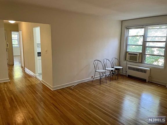 3rd image of 2340 Linwood Ave #5A-405A