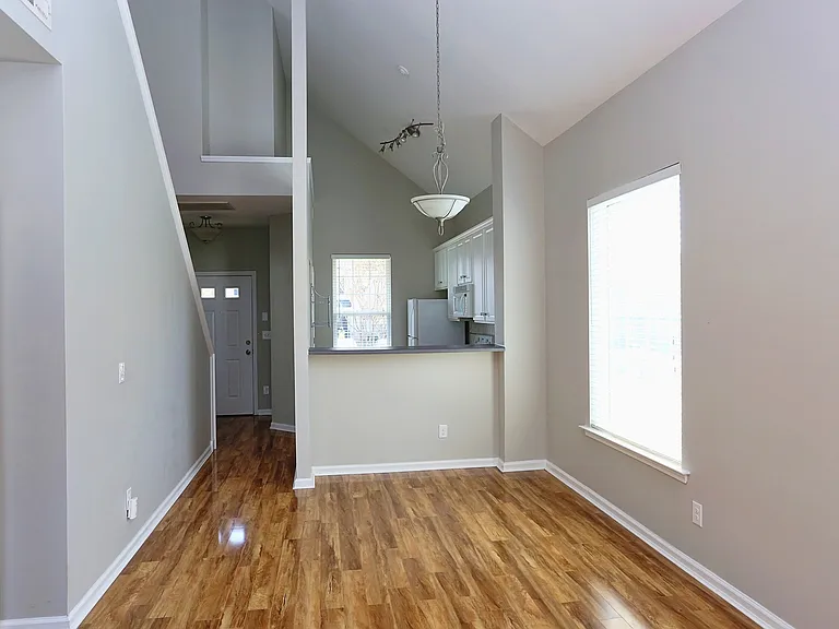 915 Cinnamon Dr — Photo 9