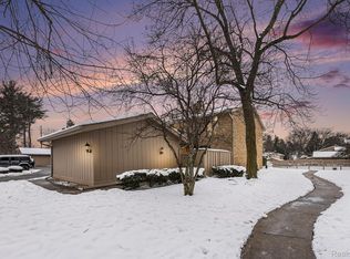 7411 Pebble Point #1, West Bloomfield, MI 48322