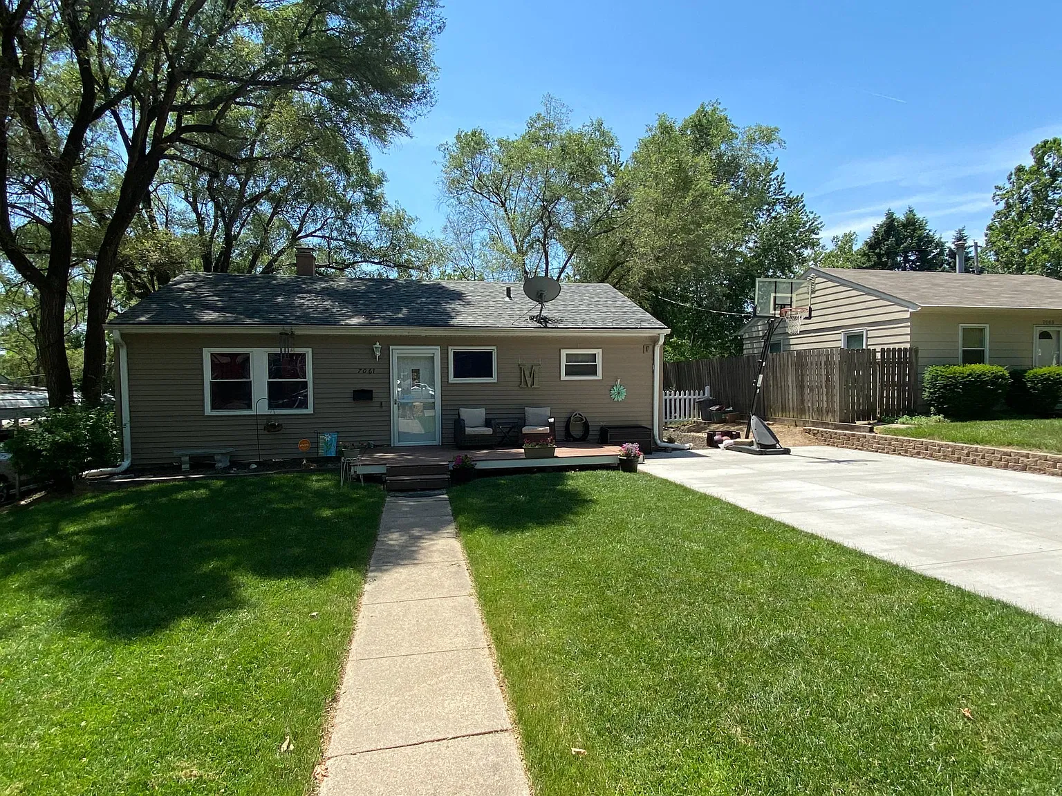 3 bed, 900 sqft, $1,450 — Photo 1