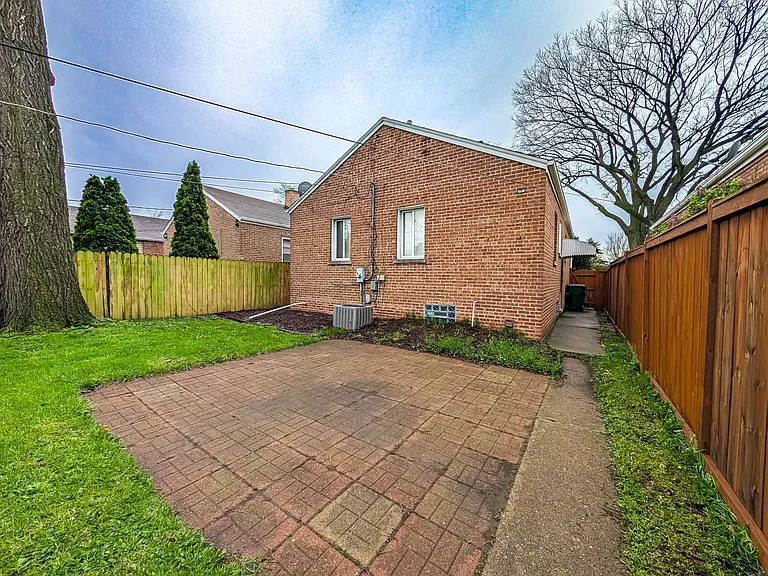 631 Balmoral Ave — Photo 11