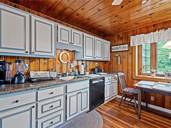 5th image of 205 Parkwyn Dr