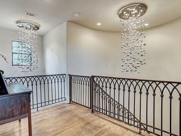 5655 Locke Ln — Photo 26