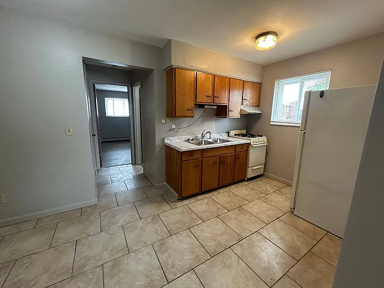 325 Pike St — Photo 5