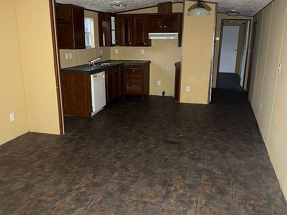 4th image of 655 S 23rd St Trailer 32