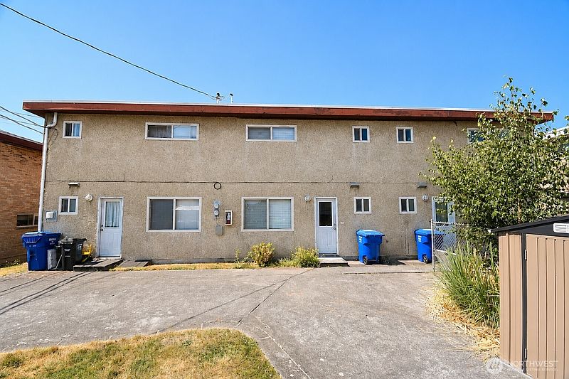 3rd image of 9208 Ashworth Avenue N