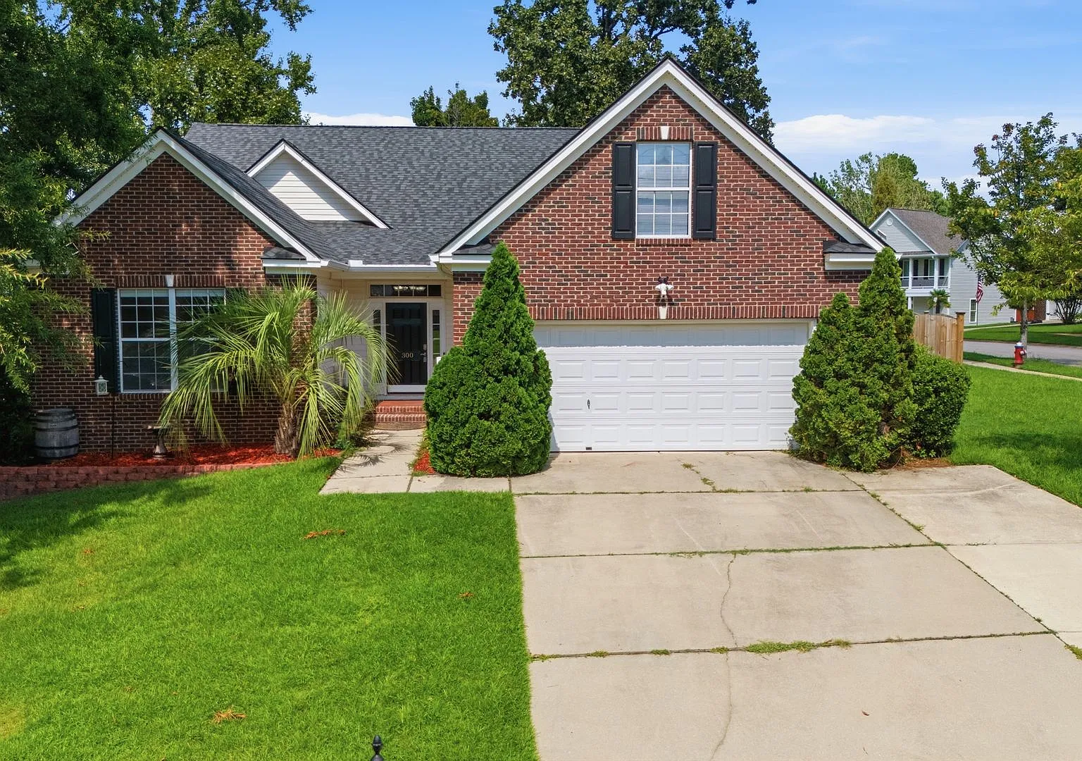 4- Bedroom House — Photo 1