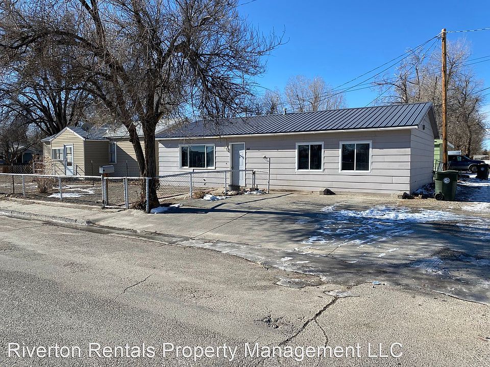 1st image of 608 N 12th St E