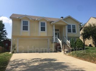 1033 N Crest Dr, Olathe, KS 66061
