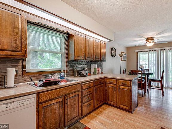 4th image of 2441 McMenemy St
