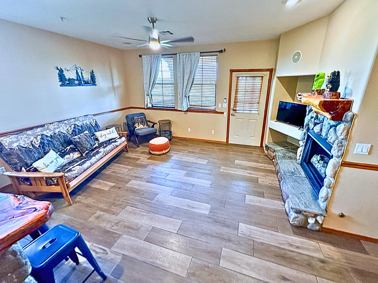 2 bed, 1800 sqft, $1,850 — Photo 1