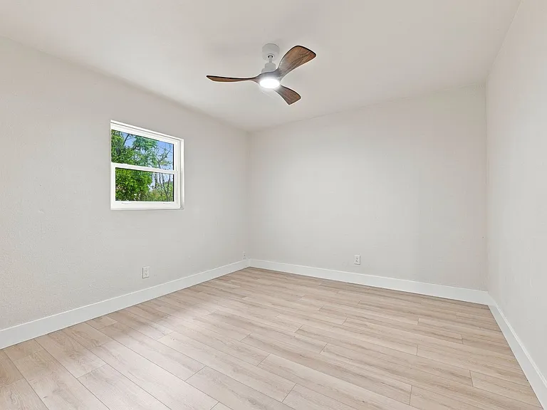 1161 Howard St — Photo 24