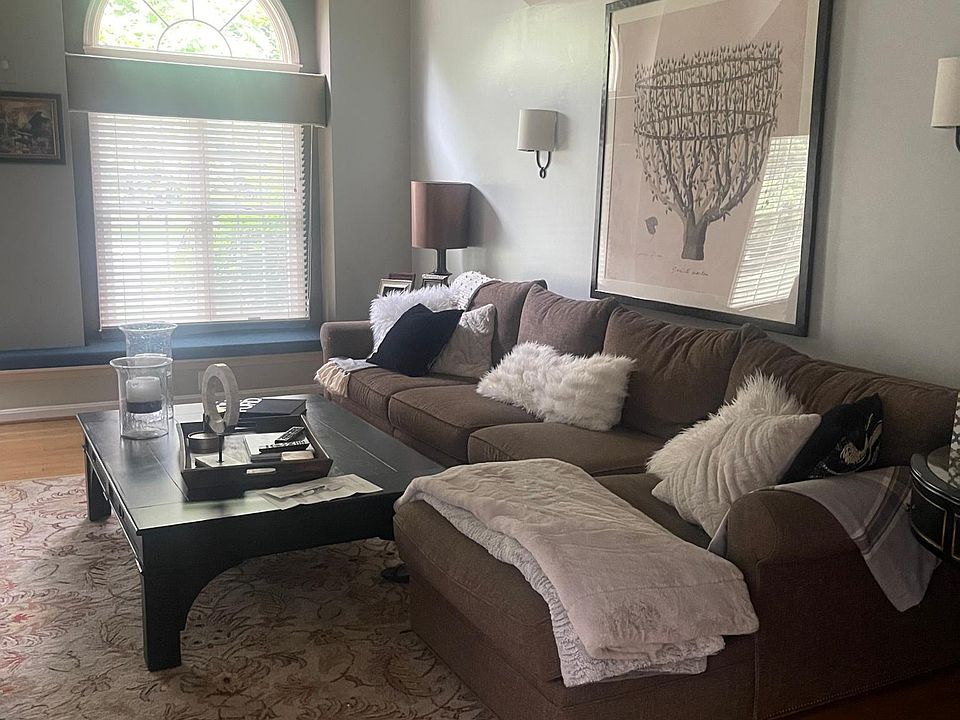 2nd image of 313 Willow Oak Cir #313