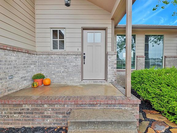 3rd image of 1211 N Pine St