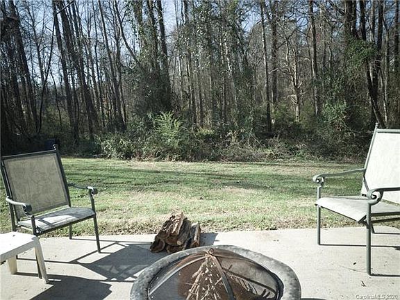 3rd image of 375 Nestlewood Ln