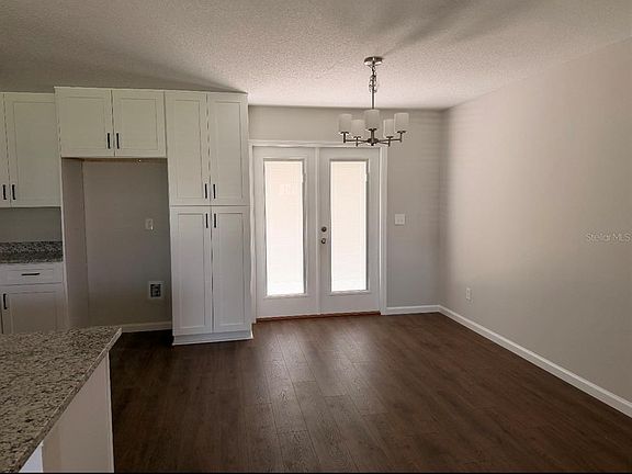 3rd image of 451 NORTH BOULEVARD E