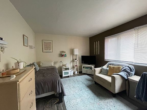 5th image of 1456 N Farwell Ave #21