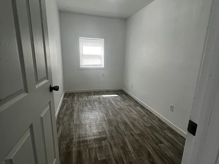 118 E Main St #4 — Photo 3