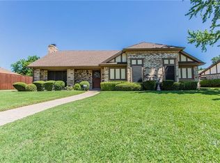340 Baker Dr, Hurst, TX 76054