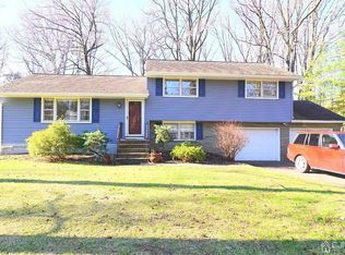 11 Tamarack Rd, Edison, NJ 08820