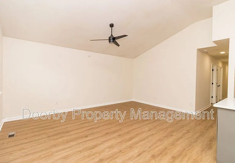 2310 Cushman St — Photo 2