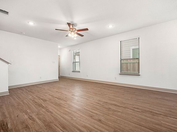 5th image of 7518 Gramercy Way #102
