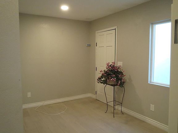 3rd image of 12203 Menlo Ave #B