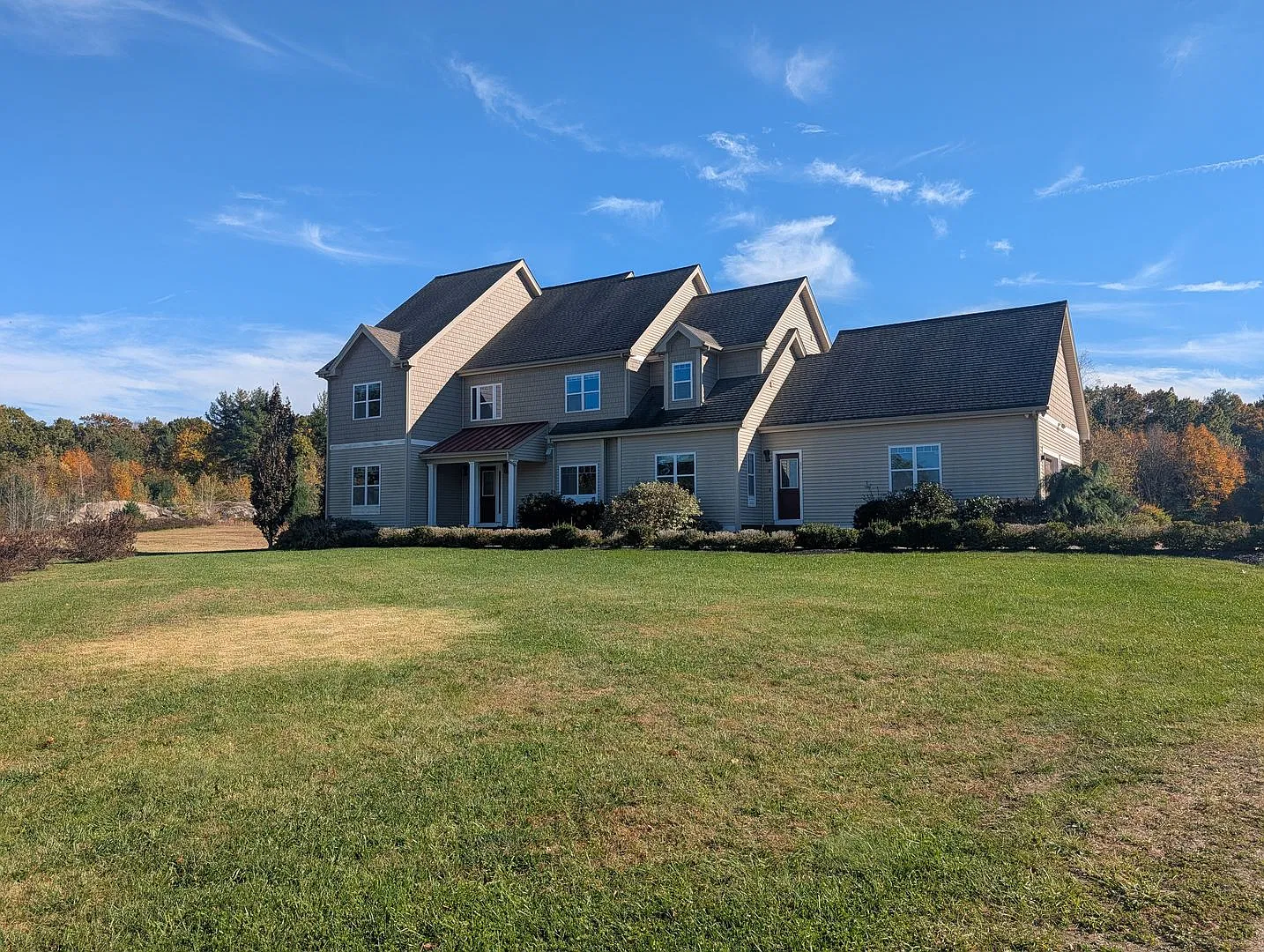 Beautiful 4-Bedroom Single-Family Home with In-Ground Pool & 2-Car Garage Douglas, MA — Photo 1