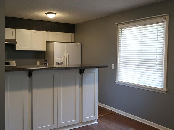 4th image of 250 Donna Dr APT 4C