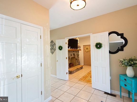 4th image of 4911 Laurie Ln