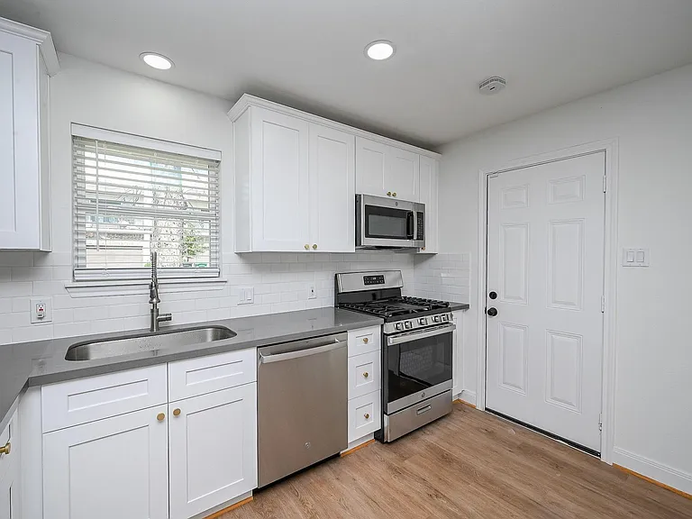 4710 Hershe St — Photo 14