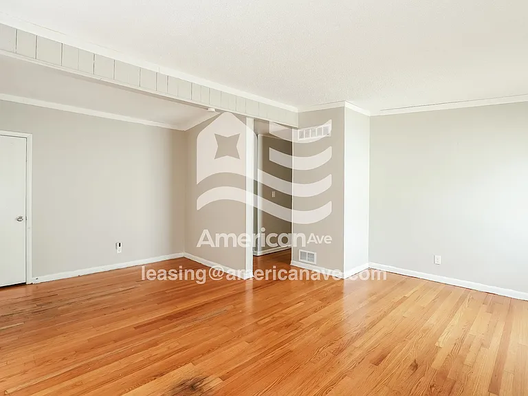1634000_003_living_room_14299182.jpg