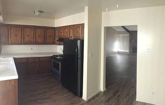 4th image of 5085 N Del Mar Ave