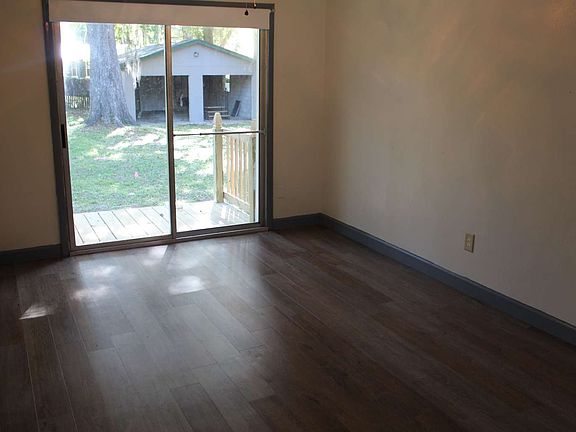 4th image of 1407 SE Loquat Way