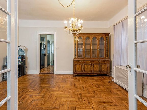4th image of 2717 Pearsall Ave