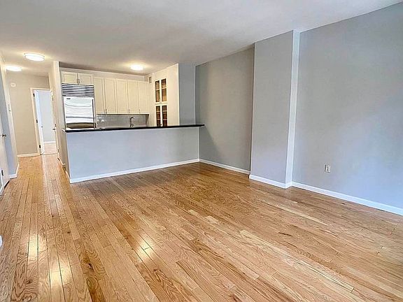 3rd image of 120 W 23rd St APT 7D