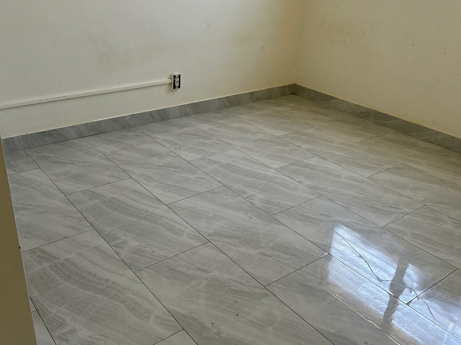 2 bed, 620 sqft, $2,300 — Photo 3