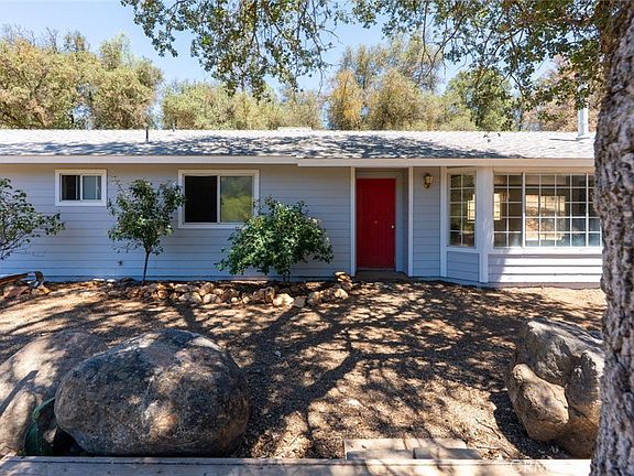 3rd image of 4074 Lakeview Dr