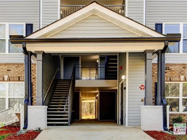 3102 Fairington Village Dr, Lithonia, GA 30038