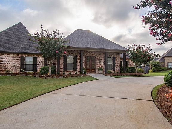 2nd image of 100 Charlton Cove Cir
