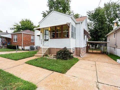 9956 Lark Ave — Photo 2