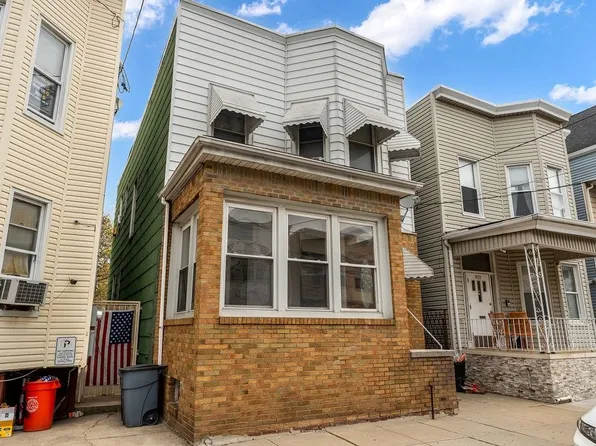 914 19th St, Union City, NJ 07087