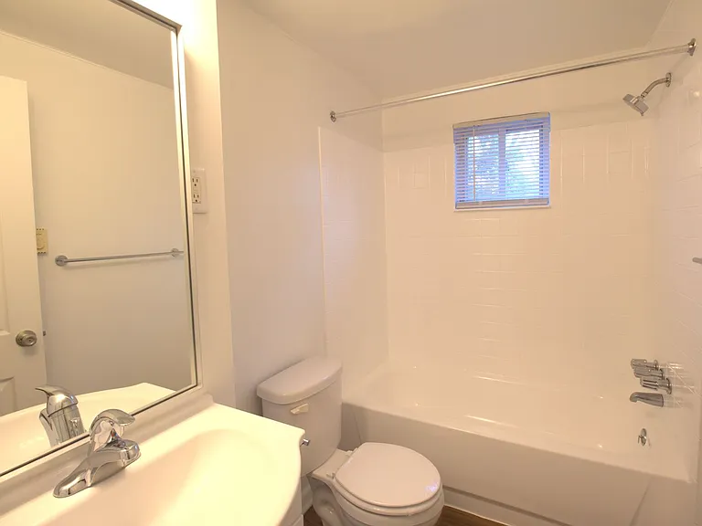 Oak Ridge Apartments — Photo 10