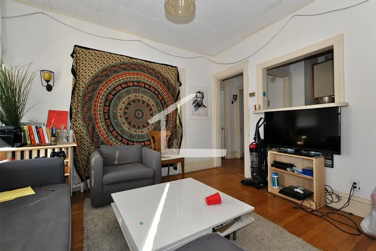 Building Photo - 104 Saint Marys St #8H