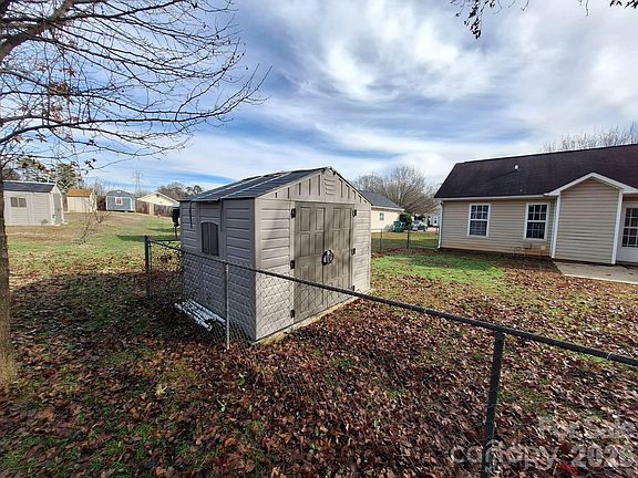 2nd image of 3523 Tracy Glenn Ct