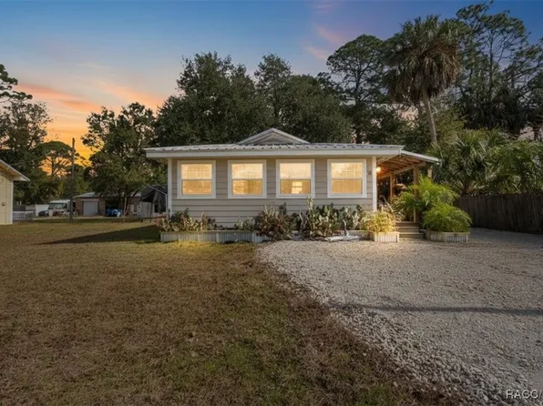 18 56th St, Yankeetown, FL 34498